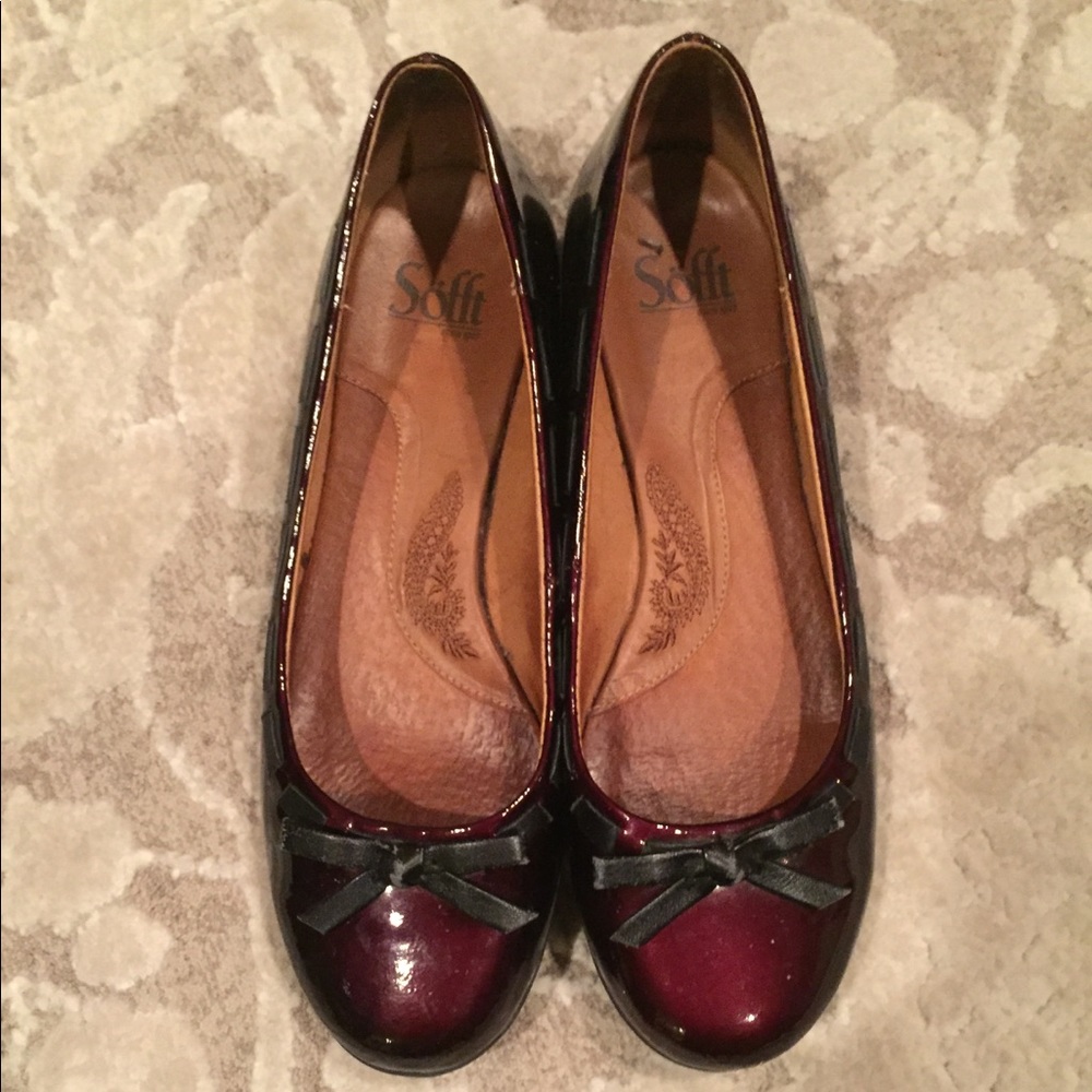 Red Sofft flats with bows
